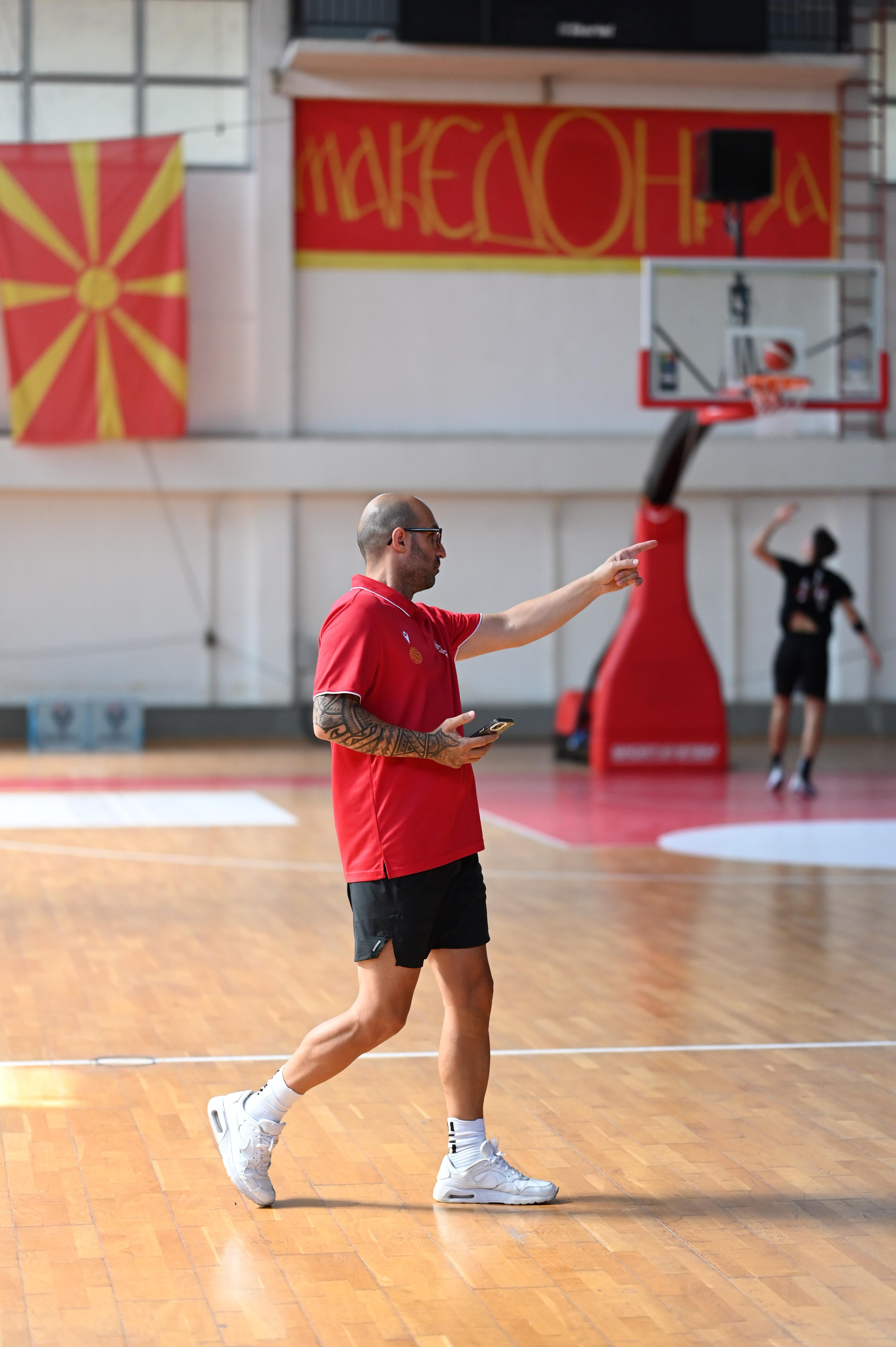Селекторот Андреевски одбра 16. кошаркари на кои ќе смета за наредните фази од подготовките на јуниорската репрезентација