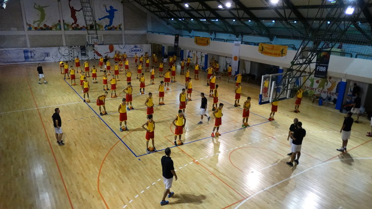 Листа на кошаркари за национален камп во Маврово
