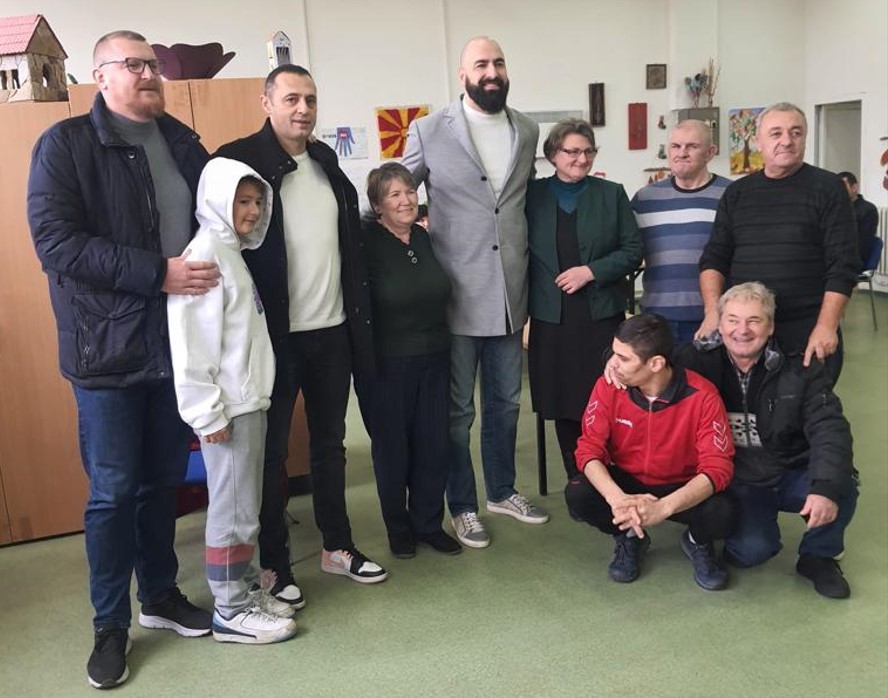 ФОТО: Раководството на КФСМ во посета на Заводот за рехабилитација на деца и младинци
