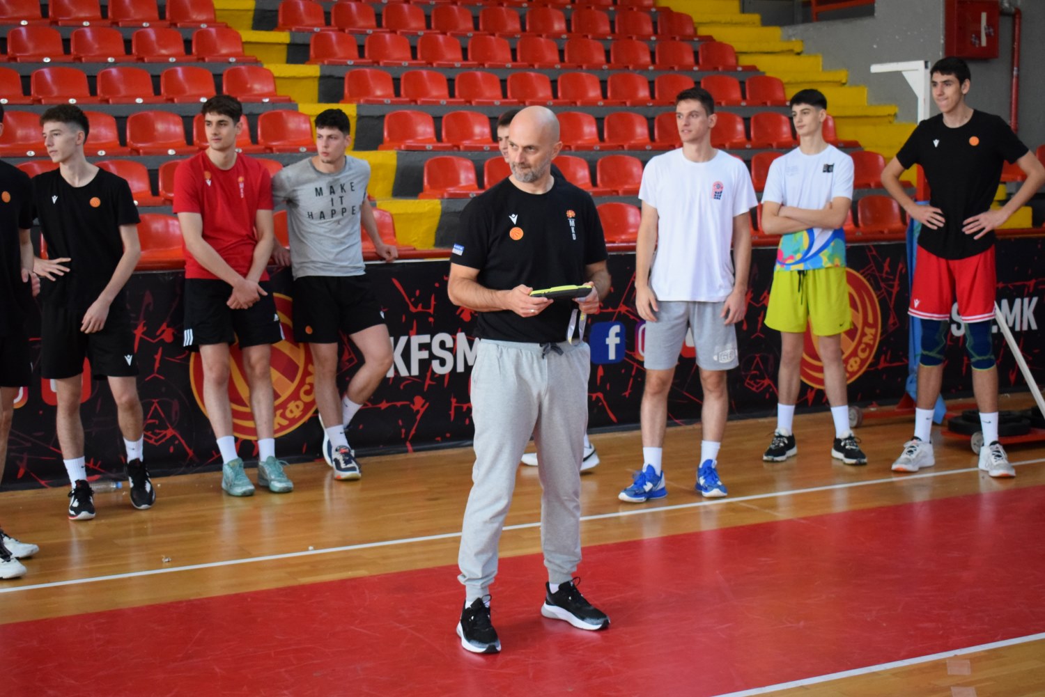 Професорот Александар Кукриќ ги тестираше нашите најталентирани млади кошаркари (ФОТО)