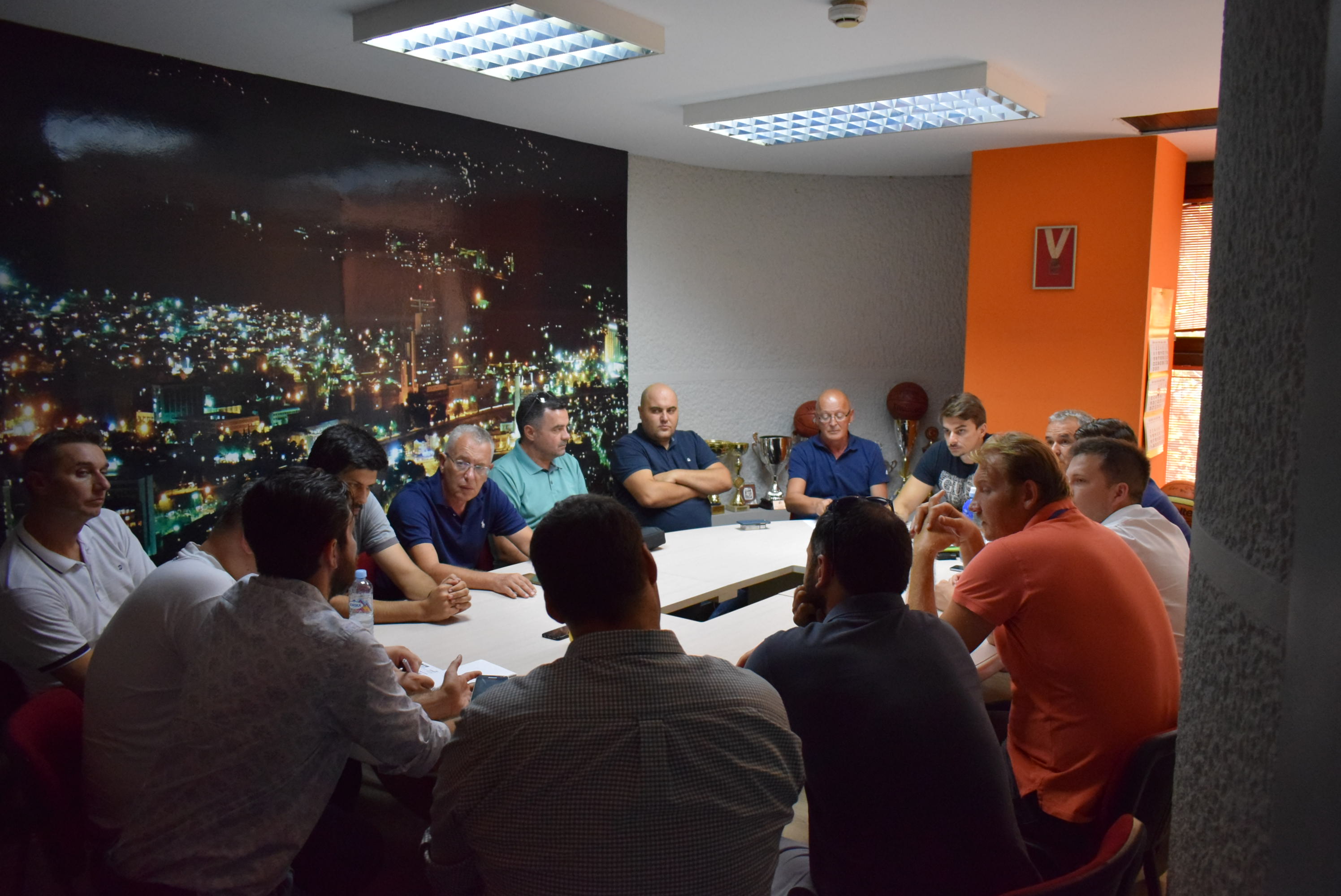 Раководството на КФСМ одржа работен состанок со претставниците од Прволигашите